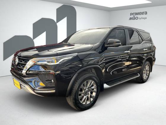 TOYOTA HILUX SW4 2.8 D-4D TURBO DIESEL SRX 7L 4X4 AUTOMÁTICO TOYOTA HILUX SW4 2.8 D-4D TURBO DIESEL SRX 7L 4X4 AUTOMÁTICO